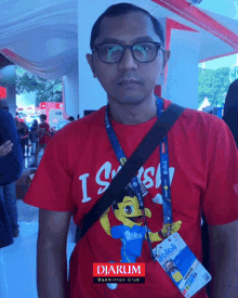 hai hei berpose melambai tersenyum hai hei berpose melambai tersenyum