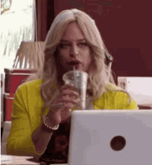 kroll krollshow publizity drinking bored kroll krollshow publizity drinking bored