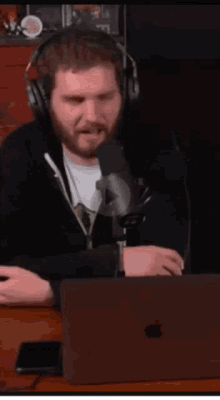 Grossed Out Minn Max Show GIF - Grossed Out Minn Max Show Ugh GIFs