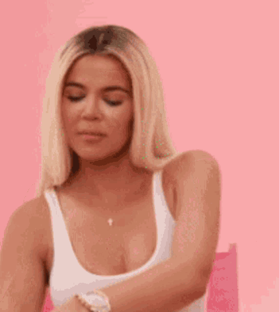 Model Matching GIF - Model Matching Khloe Kardashian - Descubre &amp; Comparte GIFs
