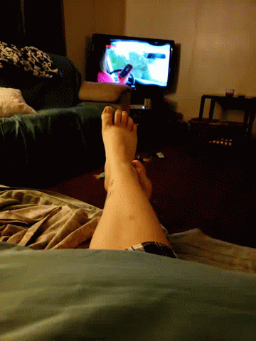 Feet Watching Tv GIF - Feet Watching Tv Relaxing GIFs