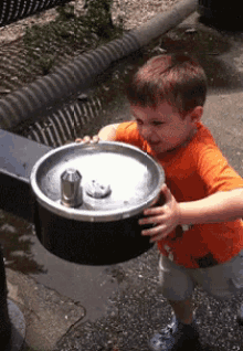 water fountain fail kid wet water