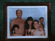 George Costanza Photobomber GIF - George Costanza Photobomber Family Picture GIFs