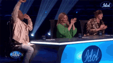Cheering Idol Norge GIF - Cheering Idol Norge Clapping GIFs