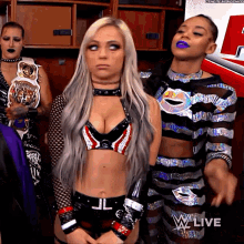 Liv Morgan Looking Around GIF - Liv Morgan Looking Around Looking Left And Right GIFs