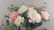 Arranjo De Flores No Vaso GIF - Vaso Flores Arranjo GIFs