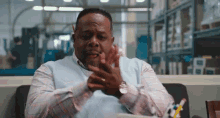 Cedric The Entertainer Clapping GIF - Why Him Clapping Cedric The Entertainer GIFs