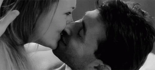 kiss,Passionate Kiss,Make Out,love,In Love,couple,gif,animated gif,gifs,mem...