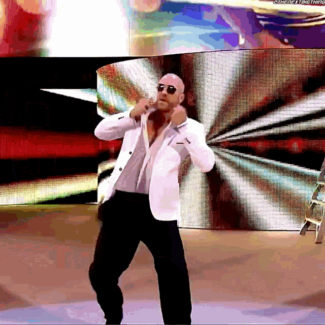 WWE RAW 309 desde LONDRES, INGLATERRA  Cesaro-entrance