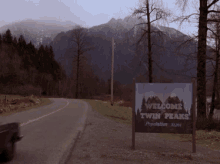 Entering Twin Peaks GIF - Twin Peaks Drama Agent Cooper GIFs