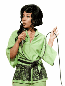 singing martha reeves american soul on bet k michelle holding the mic