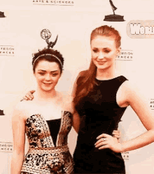 maisie williams sophie turner mophie