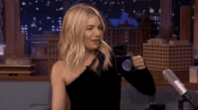 sienna miller chuckle the tonight show laugh laughing