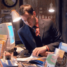 Torchwood Ianto Jones GIF - Torchwood Ianto Jones We Are Closing GIFs