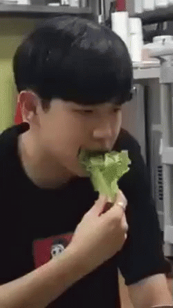 김재환 상추 씹기 먹기 프로듀스101 GIF - Kim Jaehwan Eat Chew GIFs