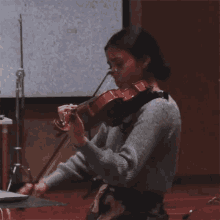Playing Violin 070shake GIF - Playing Violin 070shake Morrow Song GIFs