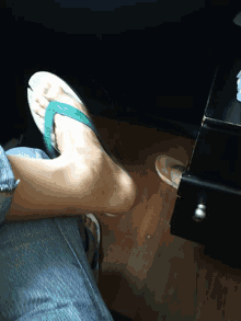 Sandalbutut Sendal GIF - Sandalbutut Sandal Butut GIFs