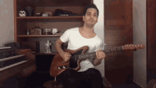 Tocando La Guitarra Reik GIF - Tocando La Guitarra Reik Obsesionado GIFs