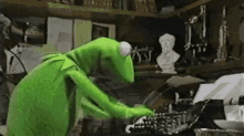Muevase Parce La Rana Rene GIF - Muevase Parcel Kermit The Frog Fasttyping GIFs