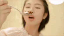浜辺美波　はまべみなみ　美味しい　カレー　カレーライス　アイドル GIF - Hamabe Minami Oishii Japanese Curry GIFs