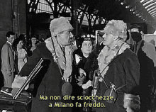 Toto E Peppino Milano Fa Freddo Ghiaccio Gelo Freddissimo Cappotto Inverno GIF - Italian Cult Movie Cold Freezing GIFs