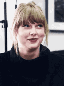Taylor Swift Smile GIF - Taylor Swift Smile Giggle GIFs