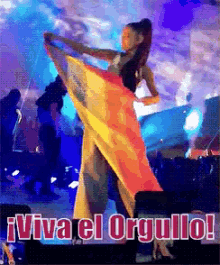 Ariana Grande Se Tapa Con La Bandera Del Orgullo GIF - Viva El Orgullo Bandera Del Orgullo Ariana Grande GIFs