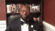 Mike Goodwin Bowtie Comedy GIF - Mike Goodwin Bowtie Comedy Right On GIFs