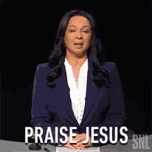Praise Jesus Kristen Welker GIF - Praise Jesus Kristen Welker Maya Rudolph GIFs