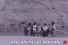 Jangan Telat Makan Siti Badriah GIF - Jangan Telat Makan Siti Badriah Pipi Mimi GIFs