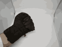장갑 겨울 털장갑 가죽장갑 GIF - Gloves Winter Gloves Leather GIFs