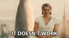 It Doesnt Work Beatrice GIF - It Doesnt Work Beatrice Shailene Woodley GIFs