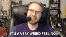 Its A Very Weird Feeling Uncomfortable GIF - Its A Very Weird Feeling Uncomfortable Strange GIFs
