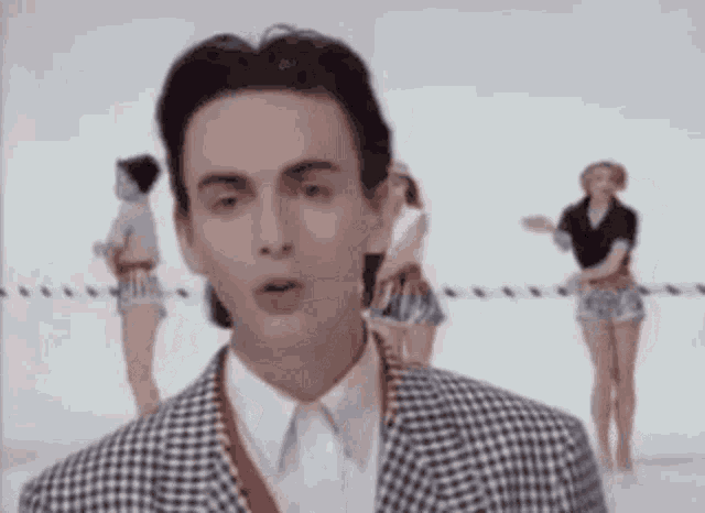 Stephen Tin Tin Duffy Icing In The GIF - Stephen Tin Duffy Icing In The Cake Party On The Street - Discover & Share GIFs