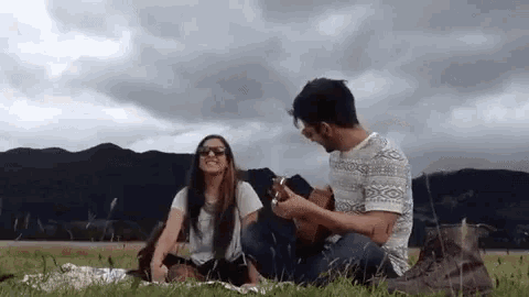 Camilo Echeverry Manuela Echeverry GIF - Camilo Echeverry Manuela Echeverry Camilo GIFs