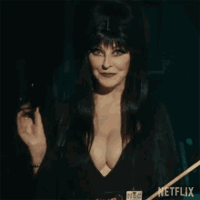 Chuckle Dr Elvira Mistress Of The Dark GIF - Chuckle Dr Elvira Mistress Of The Dark Cassandra Peterson GIFs