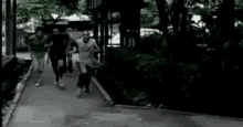 Lari GIF - Lari Kabur Mengejar Matahari GIFs