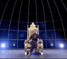 Queen Boss Lady GIF - Queen Boss Lady Throne GIFs