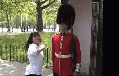 Buckingham Palace Guard GIF - Uk United Kingdom Buckingham GIFs