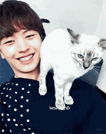 Yook Sungjae Cat GIF - Yook Sungjae Sungjae Cat GIFs