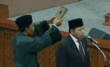 Sumpah Tidak Korupsi GIF - Setya Novanto Sumpah Setnov GIFs