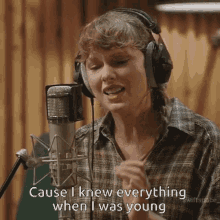 Taylor Swift Folklore Taylor Swift Cardigan GIF - Taylor Swift Folklore Taylor Swift Cardigan Long Pond Session GIFs