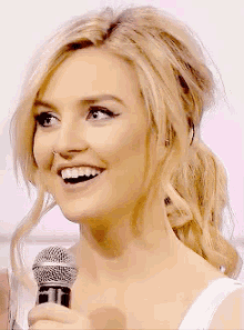 Perrie Edwards GIF - Perrie Edwards Singer Preform GIFs