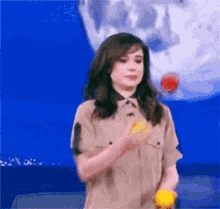 Ellen Page Juggle GIF - Ellen Page Juggle Juggling GIFs