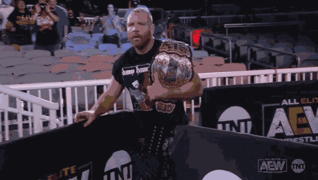  RAW 316: Desde Cali, Colombia Jon-moxley-entrance