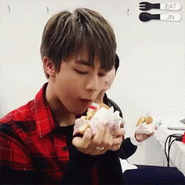 防弾少年団 ジン いただきます Gif Jin Bangtan Boys Bts Discover Share Gifs