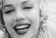 Kiss Marilyn Monroe GIF - Kiss Marilyn Monroe Kisses GIFs