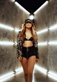 Jennifer Lopez Sassy GIF - Jennifer Lopez Sassy Walk GIFs