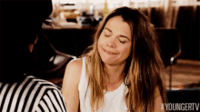 Laughing GIF - Laughing Laugh Sutton Foster GIFs