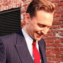 Tom Hiddleston Happy GIF - Tom Hiddleston Happy Smile GIFs